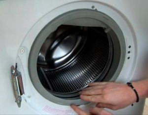 How to install a drum seal on an Indesit washing machine?