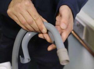 Как да почистите маркуча за източване на пералня Indesit?