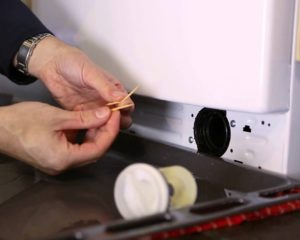 How to clean an Indesit washing machine?