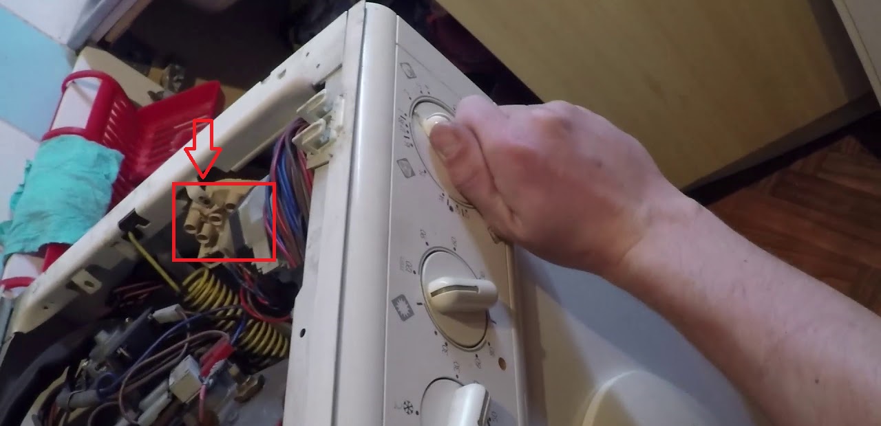 Finding the pressure switch in Indesit