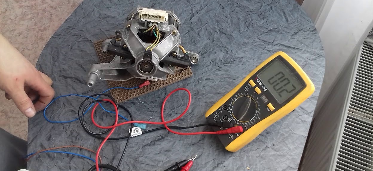 We check the engine with a multimeter