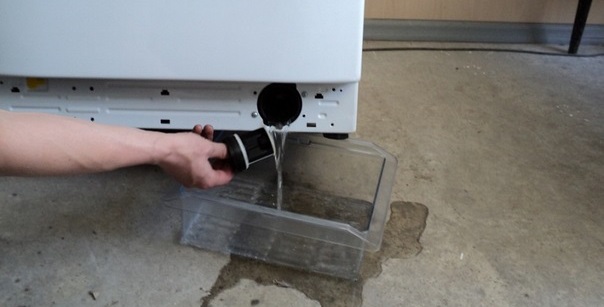 draining water through a waste filter