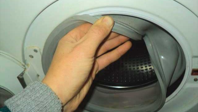 we remove the clamp and tuck the cuff into the hatch