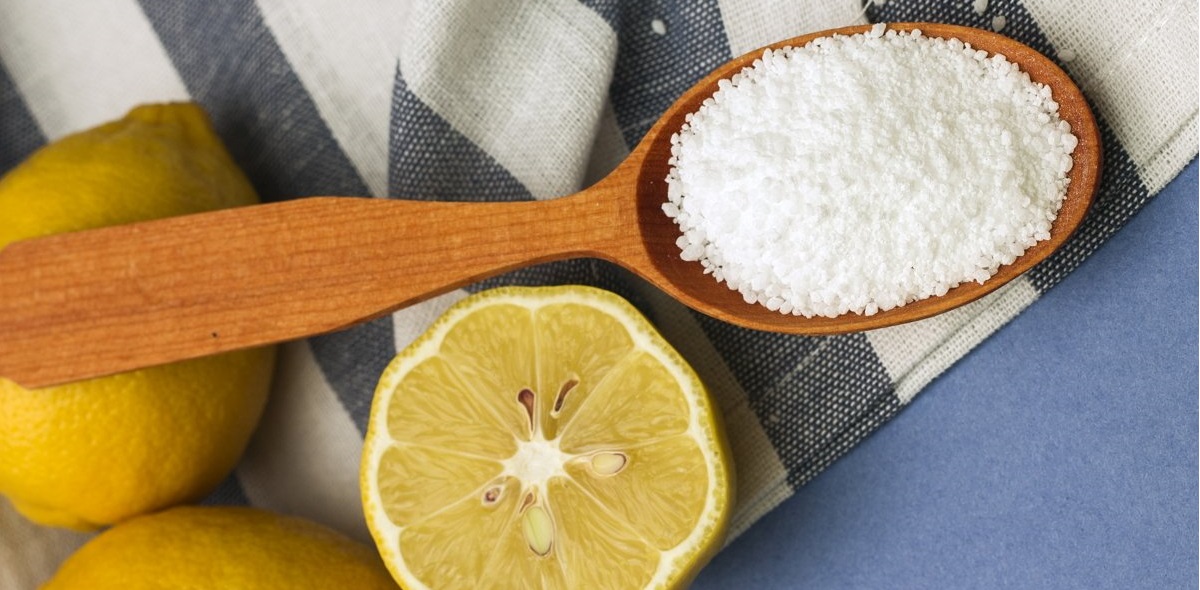 cleaning with lemon juice