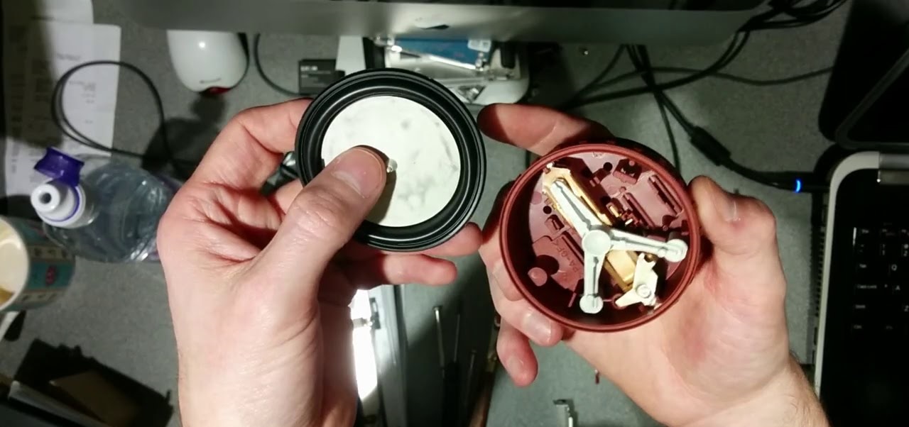 What's inside the pressure switch?