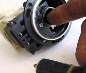 How to disassemble a Samsung washing machine pump