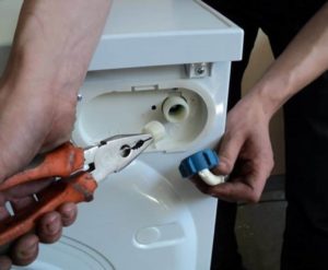 Защо пералнята ми Indesit не се пълни с вода?