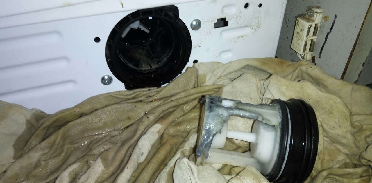 It is convenient to drain the water through a filter