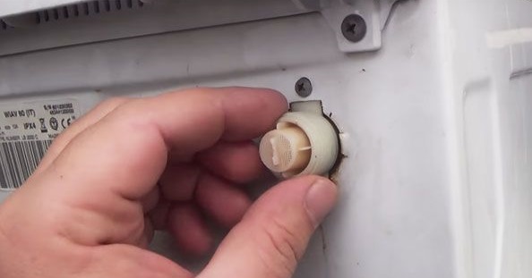 clean the filter mesh