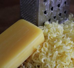 Можете ли да перете бебешки дрехи със сапун за пране?