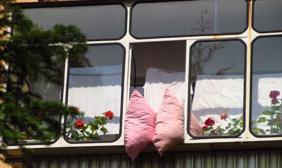 airing the pillows