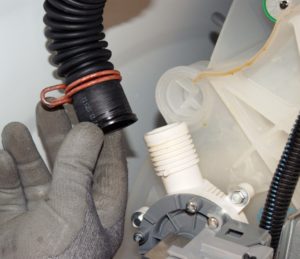 How to clean the drain hose of a Samsung washing machine