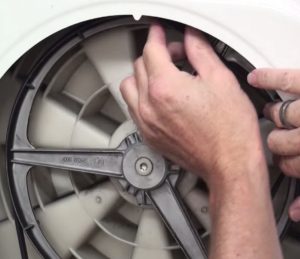 How to replace the belt on an Ariston washing machine