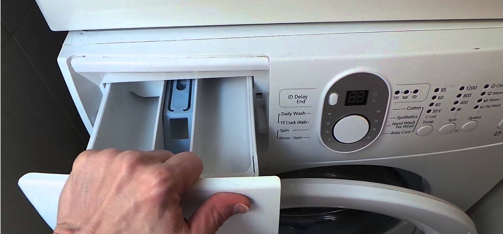 cleaning the powder receptacle