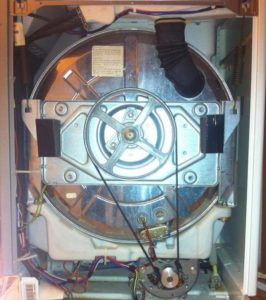 Пералнята Ariston Hotpoint