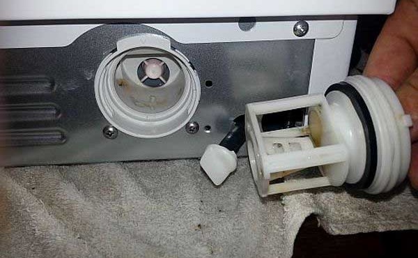 How to clean the filter in a Bosch washing machine