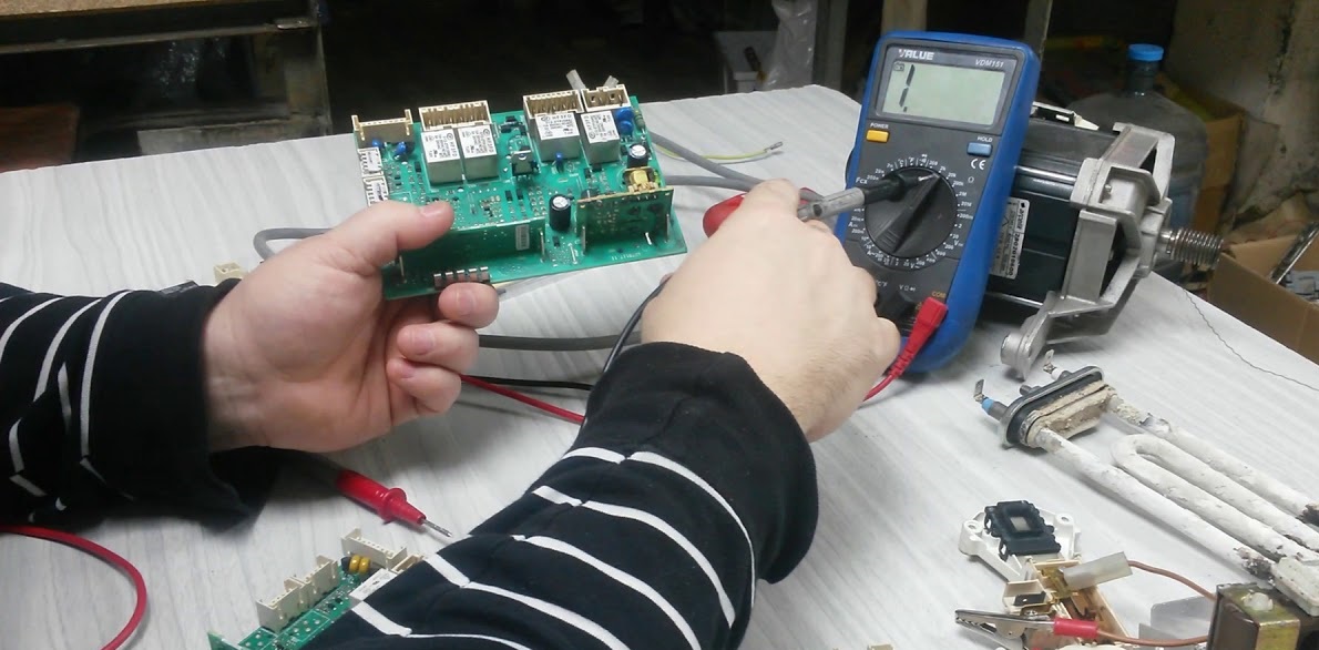 We check the module elements with a multimeter