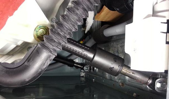 The shock absorber on my Samsung car broke.