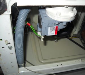 Пералнята Atlant не източва вода.