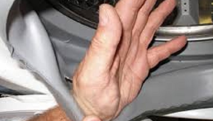 Why did the hatch seal break?