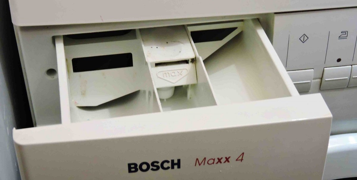 open the tray slightly