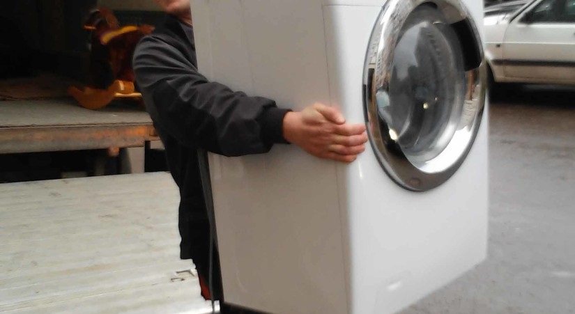 Check that the machine is not damaged.