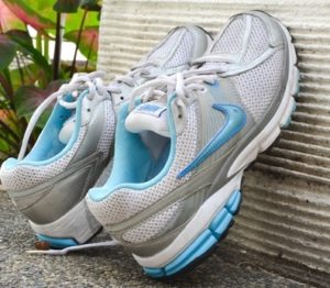 Как бързо да изсушим маратонките след пране?