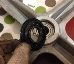 Как да сменя уплътнението на пералня?