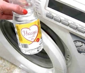 How to clean a washing machine with vinegar to remove odor?