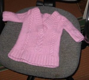 Вълнената дреха се сви след пране.