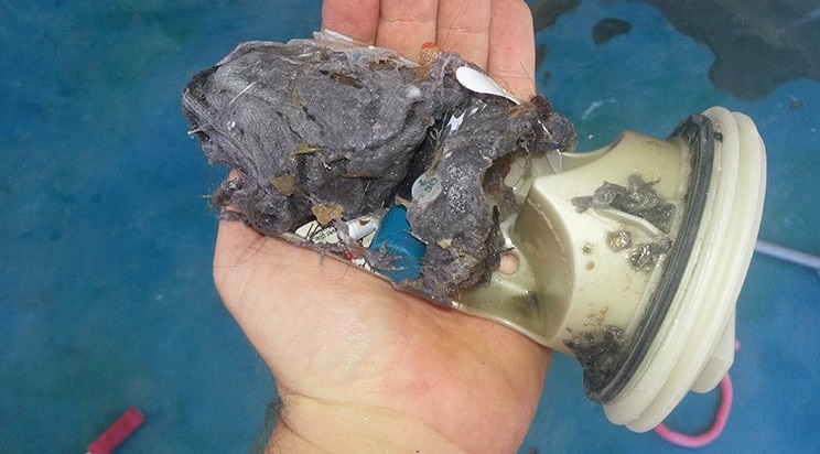 soak the dirty filter in baking soda