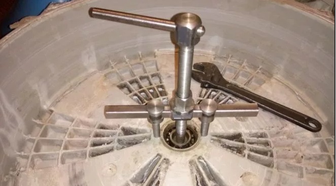 removing a bearing with a puller