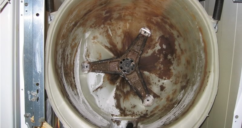 lemon juice disturbs old dirt in the washing machine