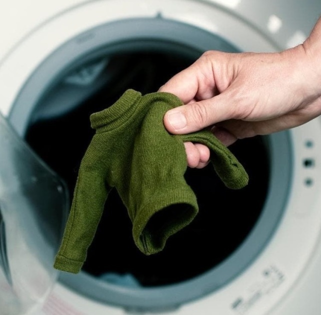Can woolen items be spun in a washing machine?