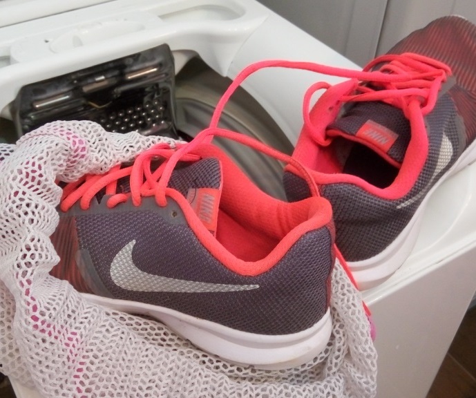 Washing Nike sneakers in a washing machine