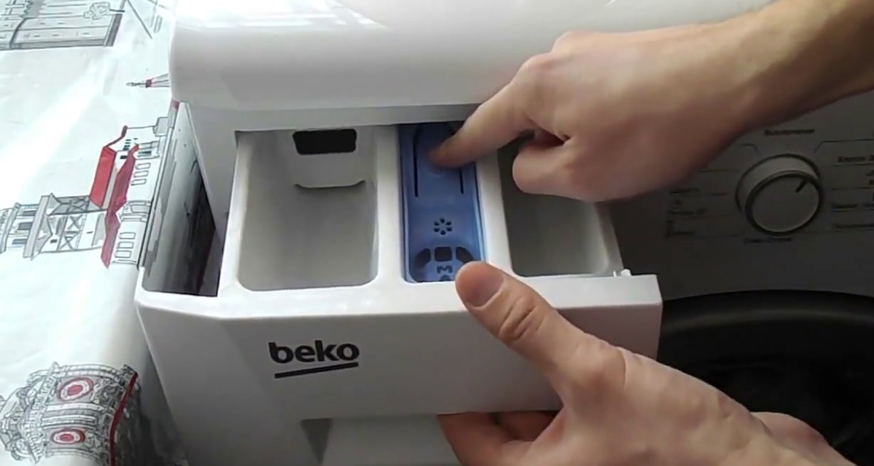 Let's take out the powder tray