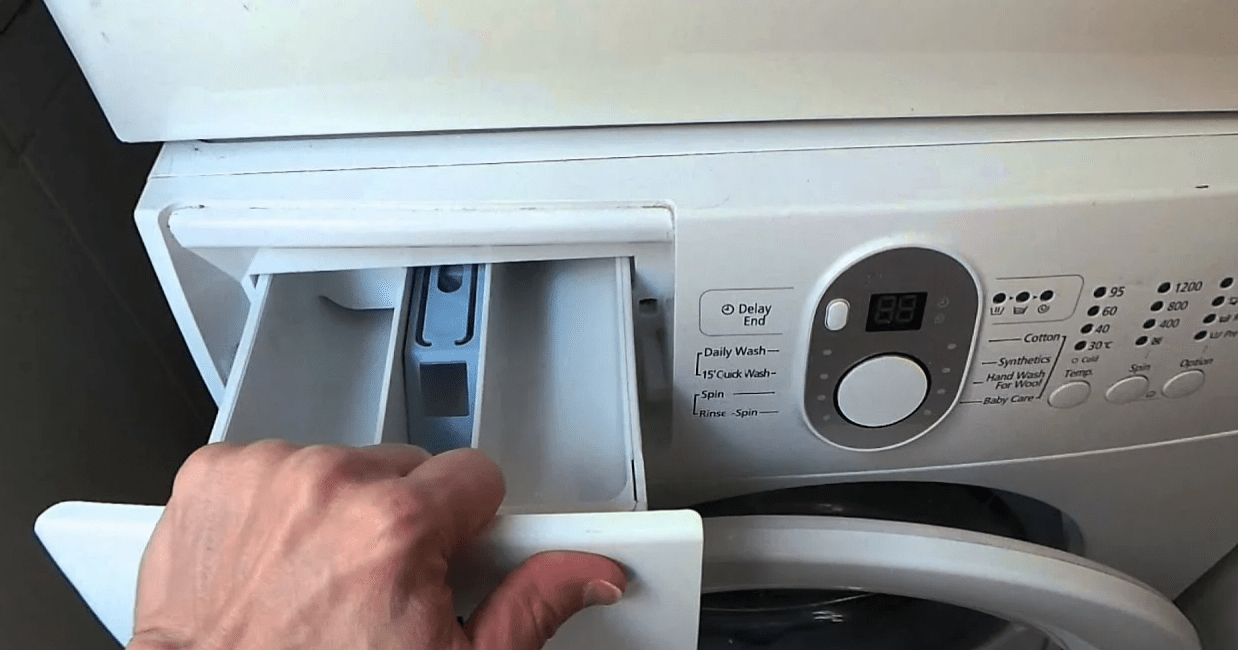 How to remove the powder tray