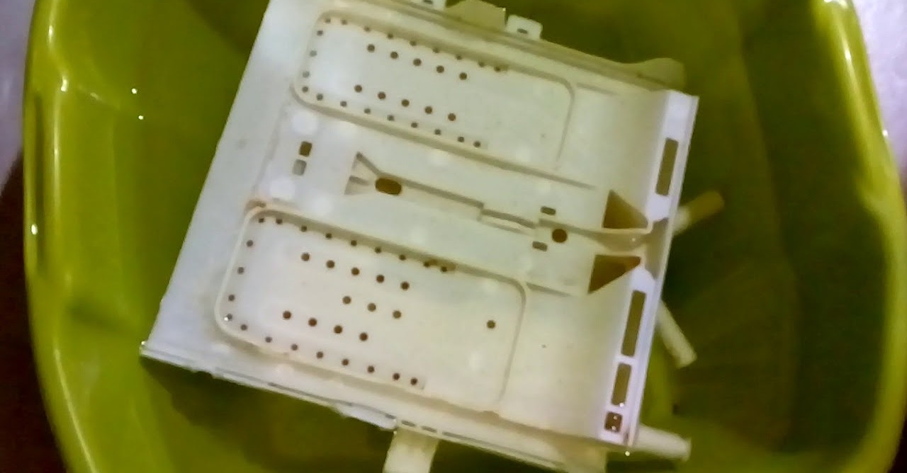 clean the powder receptacle