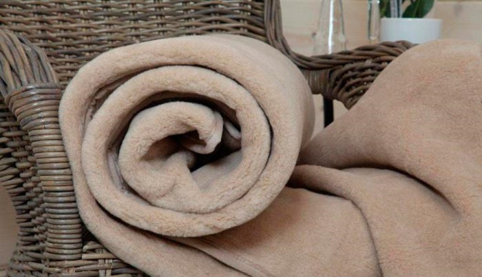 we roll the blanket into a roll