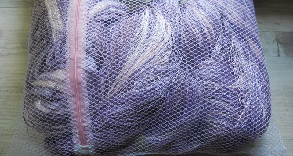 wash the thread curtain in a bag