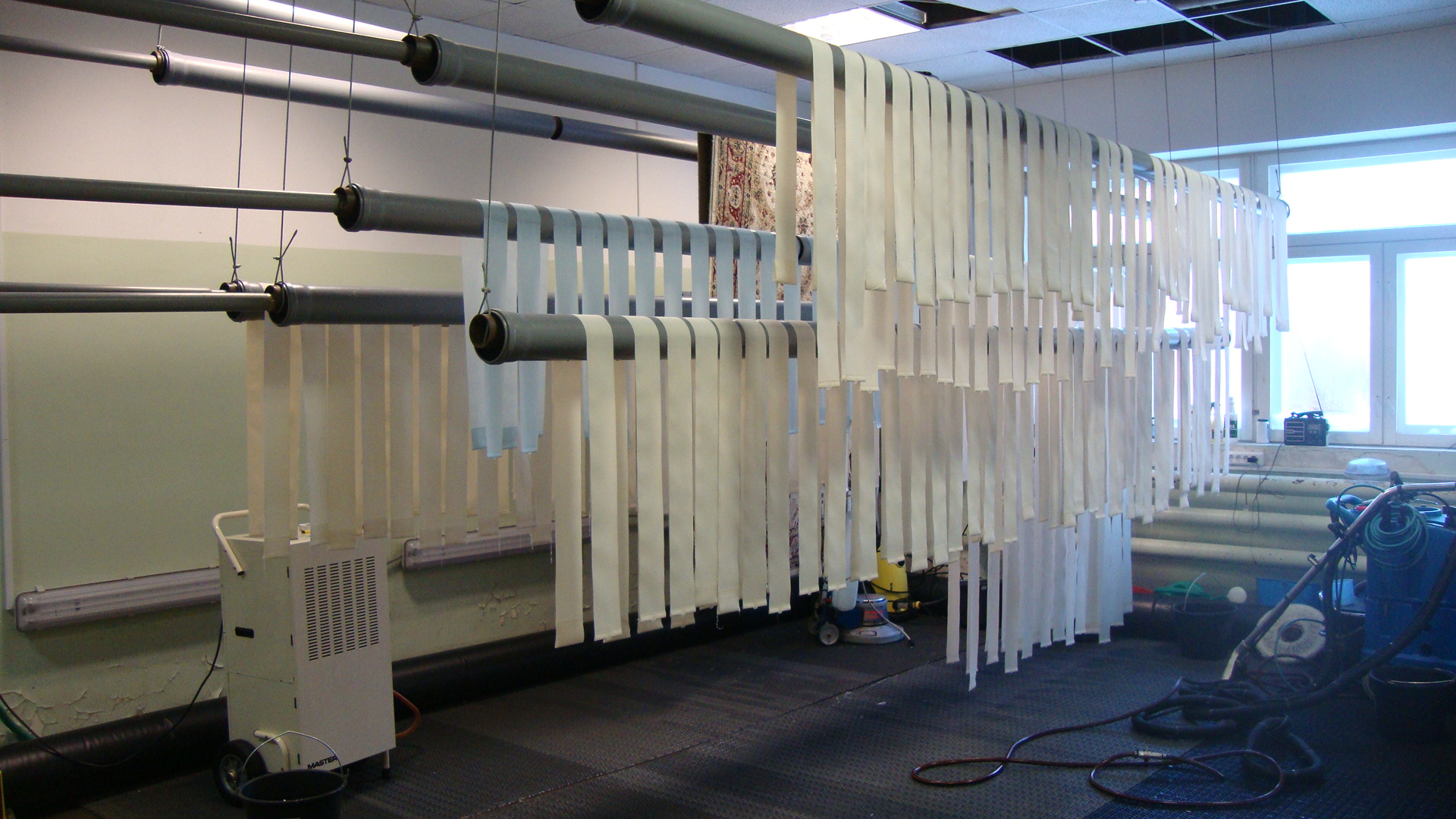 drying the blinds' slats