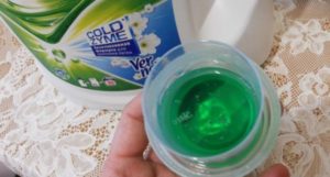 the gel is easily dispensed with a cap