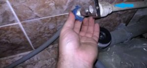 The machine is connected to cold water point 1