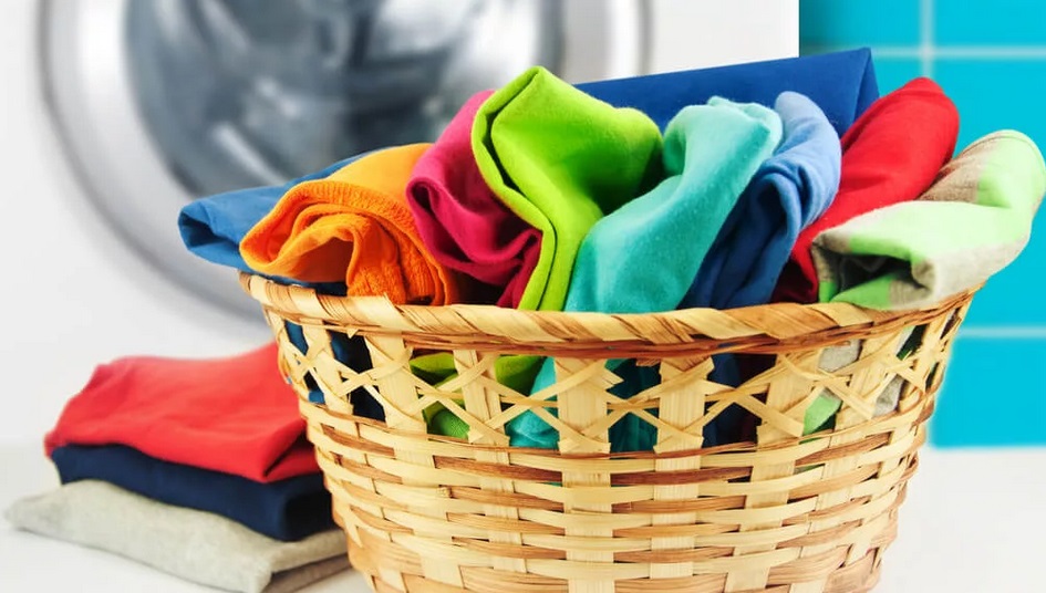 Will aspirin harm colored clothes?