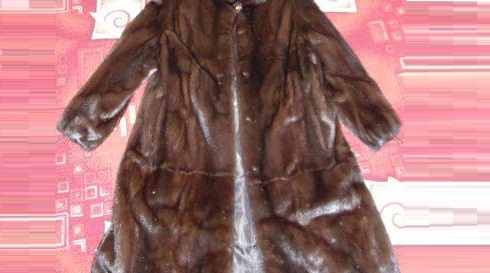 Does a fur coat need washing?