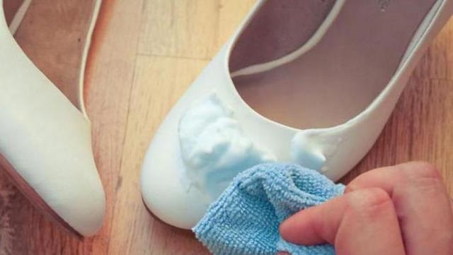 cleaning ballet shoes for dancing