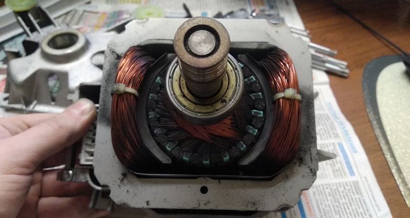 The motor winding of the Bosch washing machine is broken