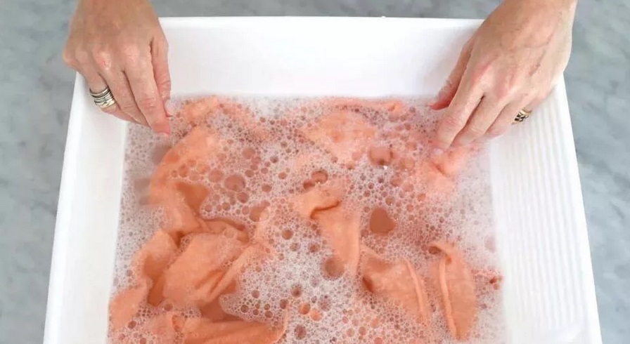 hand washing of knitted items