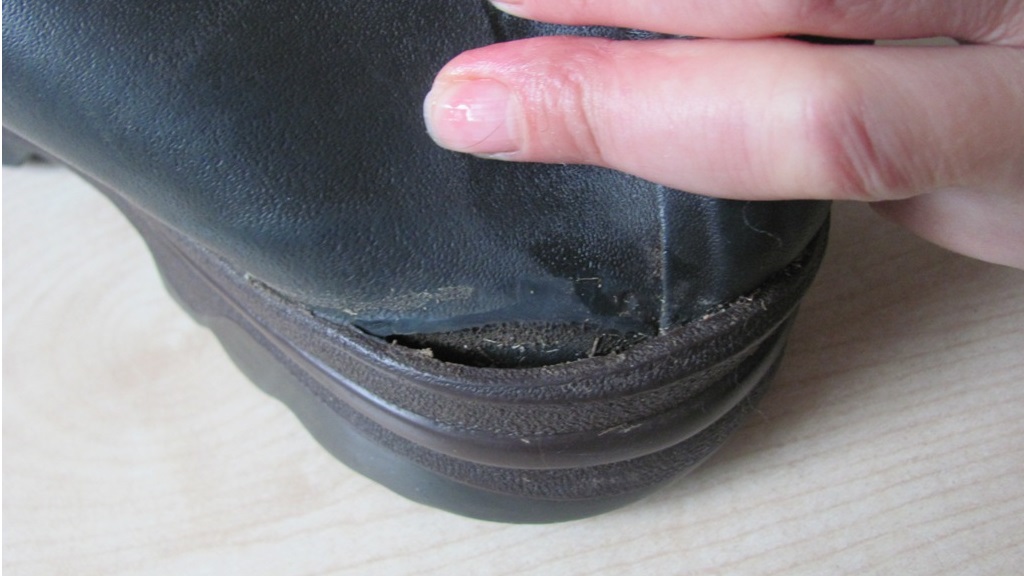Boots with damage cannot be washed