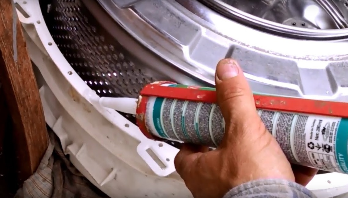 we glue the halves of the tank together again